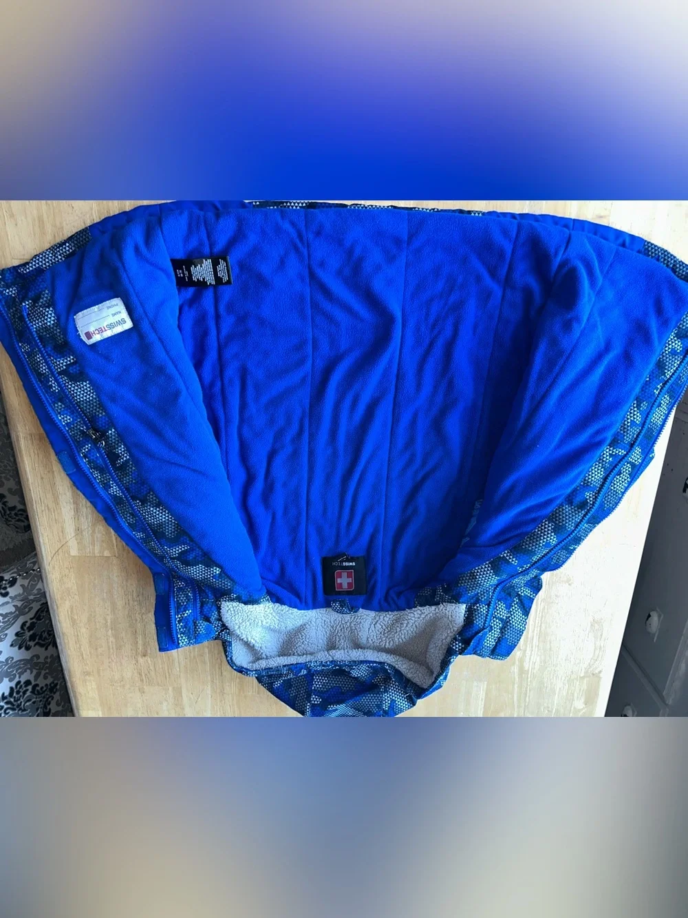 Boys 6/7 Swiss tech heavy puffer? Winter jacket blue camouflage
